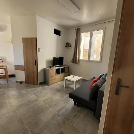 23 Centre Historique - Gare - Place De La Comédie