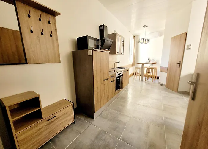 23 Centre Historique - Gare - Place De La Comedie *